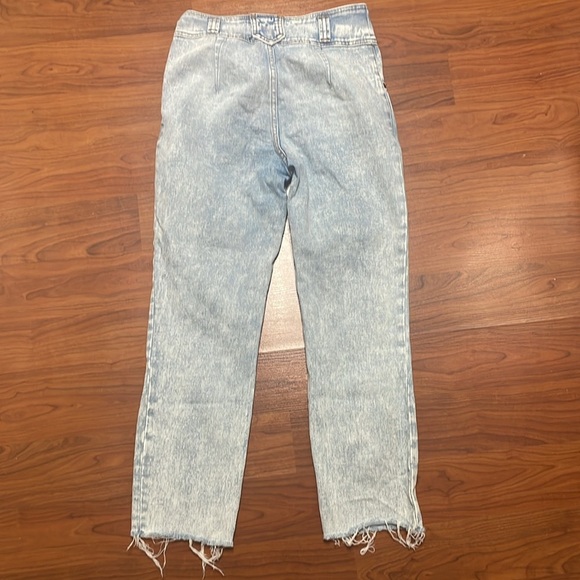 Abercrombie & Fitch Ultra High Rise acid wash mom jeans size. 0/25 - Picture 7 of 8